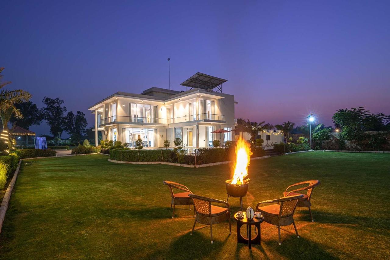 Stayvista At Le Blanc Escape W Outdoor Pool Sohna Εξωτερικό φωτογραφία