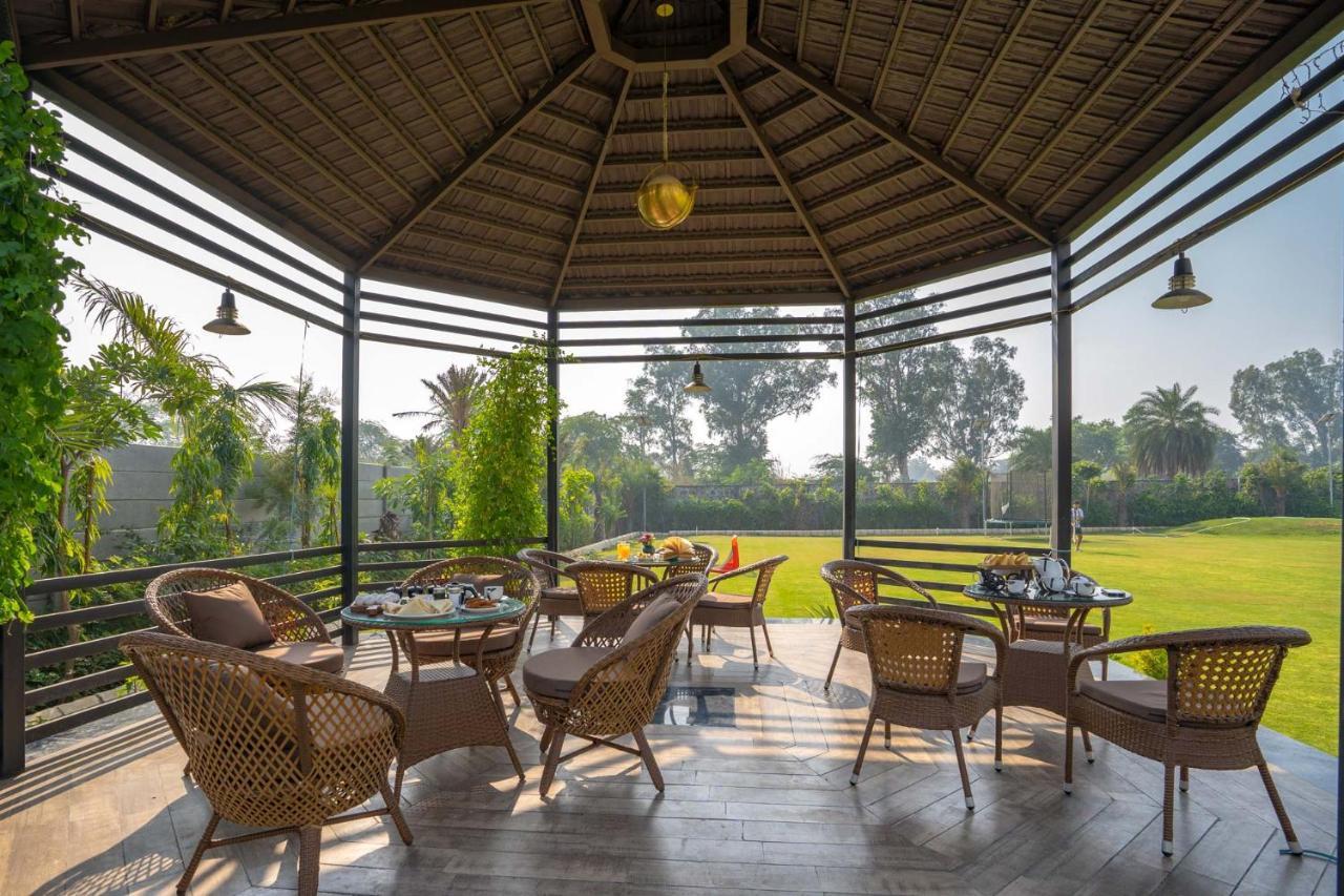Stayvista At Le Blanc Escape W Outdoor Pool Sohna Εξωτερικό φωτογραφία
