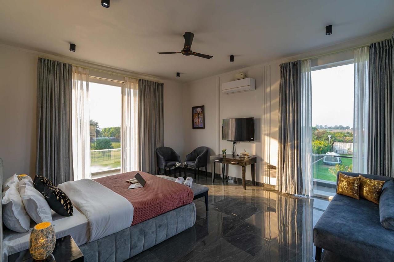 Stayvista At Le Blanc Escape W Outdoor Pool Sohna Εξωτερικό φωτογραφία