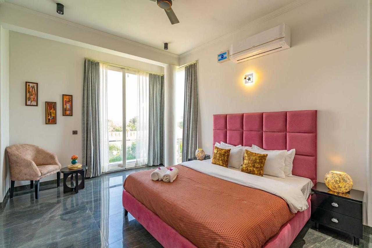 Stayvista At Le Blanc Escape W Outdoor Pool Sohna Εξωτερικό φωτογραφία