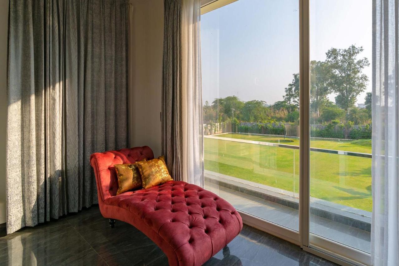 Stayvista At Le Blanc Escape W Outdoor Pool Sohna Εξωτερικό φωτογραφία