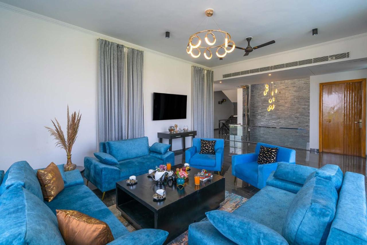 Stayvista At Le Blanc Escape W Outdoor Pool Sohna Εξωτερικό φωτογραφία