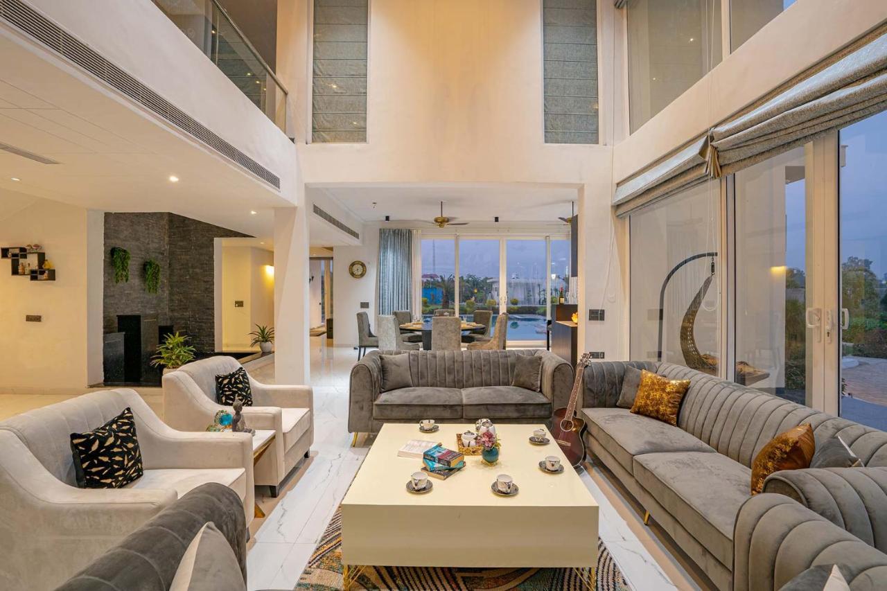 Stayvista At Le Blanc Escape W Outdoor Pool Sohna Εξωτερικό φωτογραφία