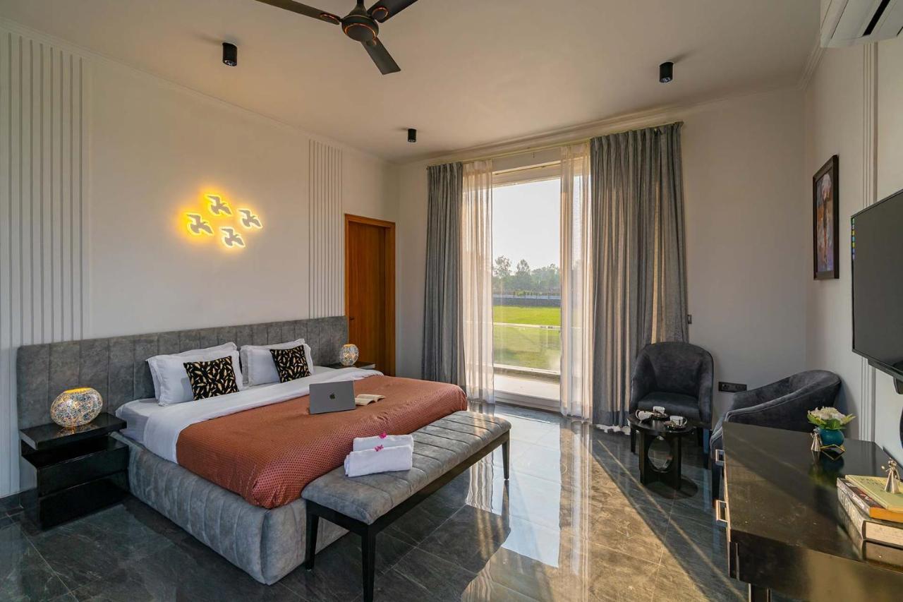 Stayvista At Le Blanc Escape W Outdoor Pool Sohna Εξωτερικό φωτογραφία