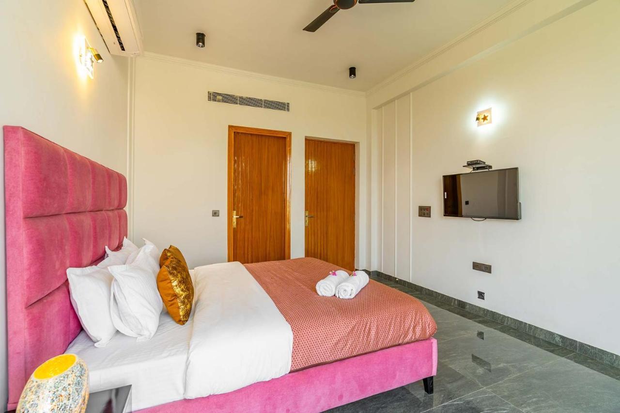 Stayvista At Le Blanc Escape W Outdoor Pool Sohna Εξωτερικό φωτογραφία
