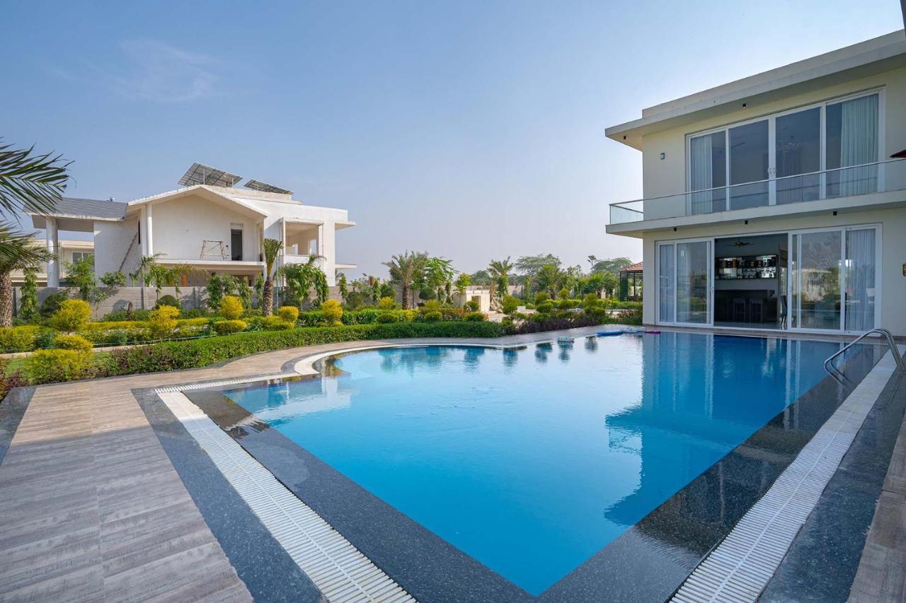 Stayvista At Le Blanc Escape W Outdoor Pool Sohna Εξωτερικό φωτογραφία